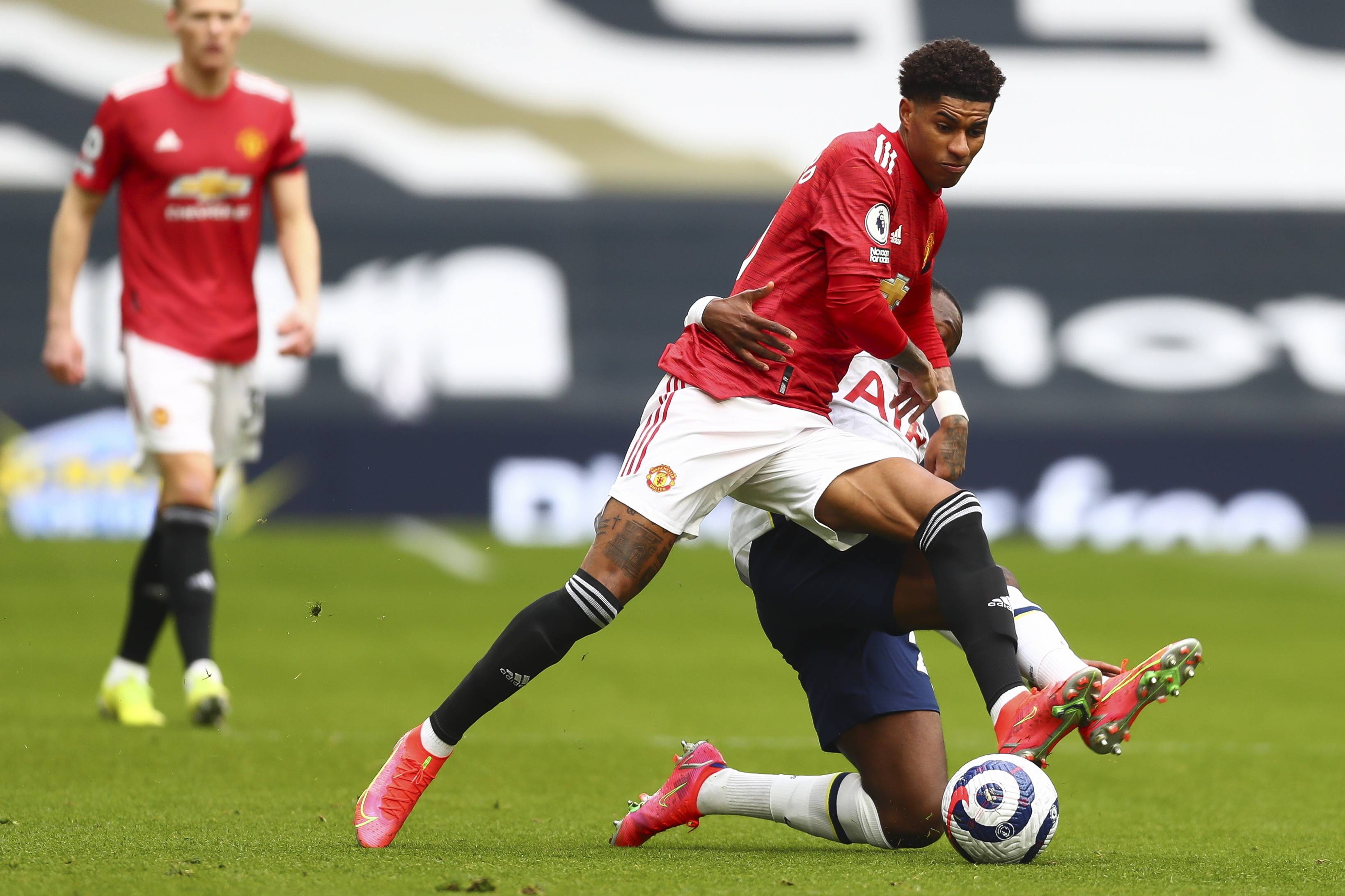 緊迫的後防 緊迫的後防